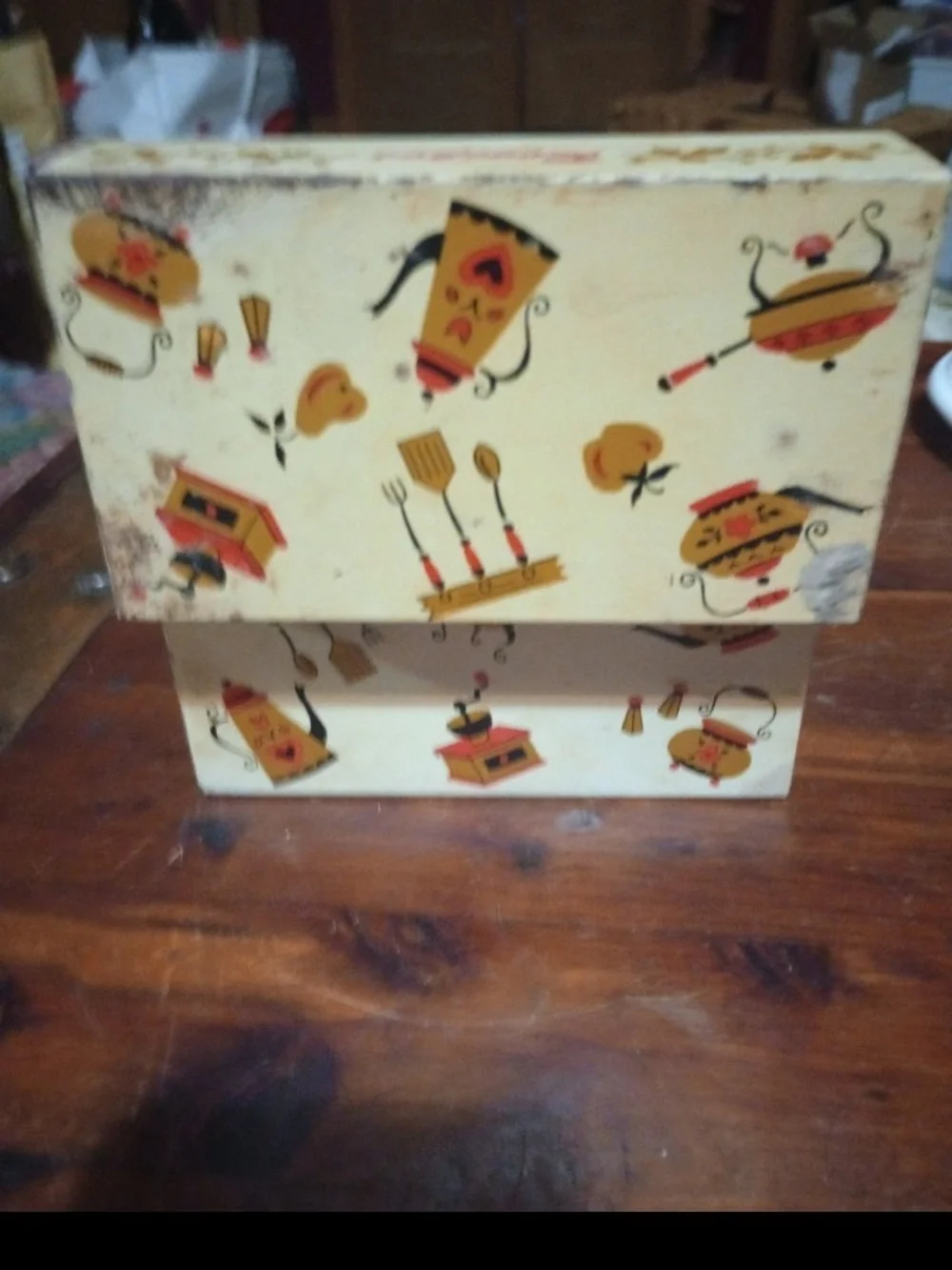 Cream Vintage Recipe Card File Box with Decorative Kitchen Motif
